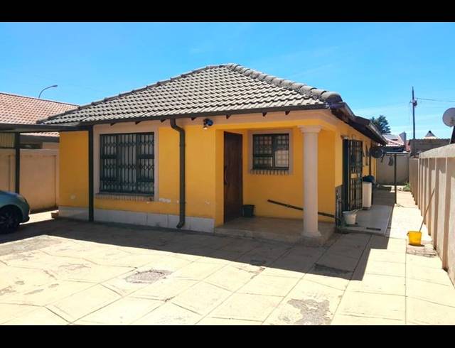 3 BEDROOM HOUSE FOR SALE IN PROTEA GLEN